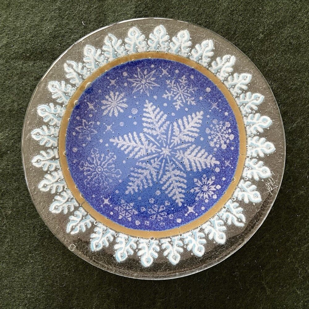 2002 Peggy Karr Fused Art Glass Snowflake Holiday Winter Round 8" Plate Signed